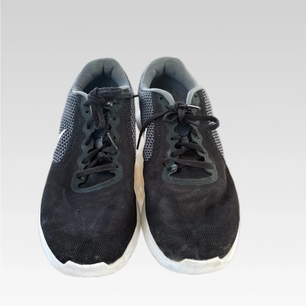 Nike Black and White Sleek Sneakers with Mesh Upper size 10 W